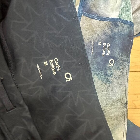 Set of TWO GAP FIT Eclipse Leggings Pants Size Medium Navy Stars Blue Print - Picture 10 of 12